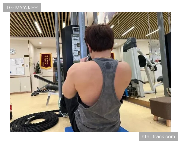 汪顺训练完直接啃鸡腿，这自律和放纵的切换也太真实了